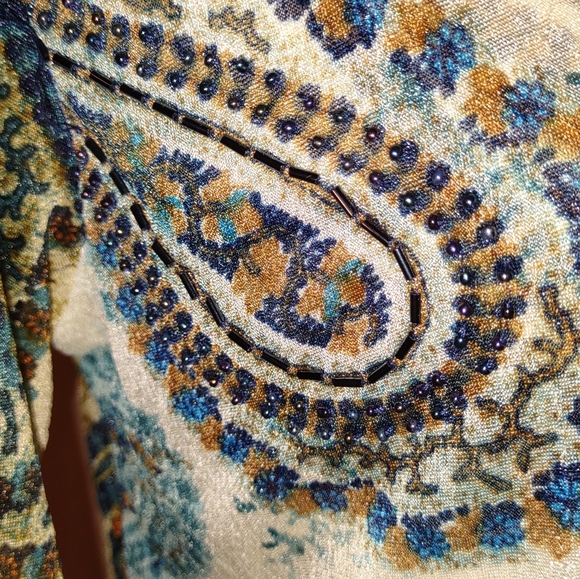 Womens blouse, size Small, long sleeves, snap front Closure, beaded. NWOT - Picture 10 of 13